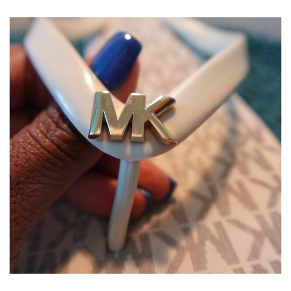 Michael Kors Beige Flip Flops - Picture 2 of 4